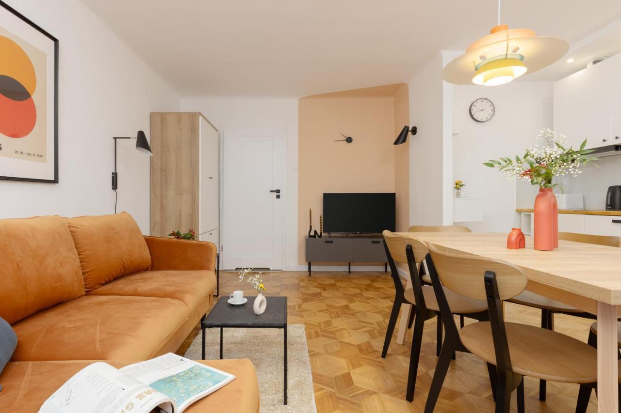 Family With Two Bedrooms And Balcony In By Renters Warschau